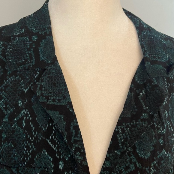 Zara TRF Collection Women’s Green Snake Print Blouse Size S Long Sleeves Career - Picture 11 of 13